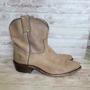 Frye Billie western short boots in grey.